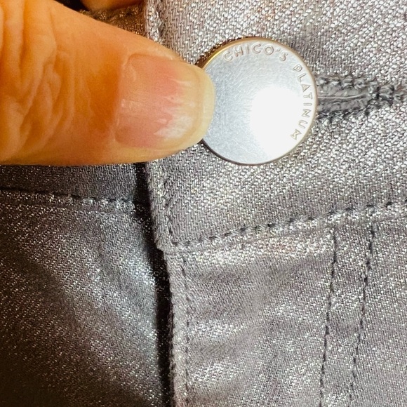 Chico's‎ Platinum Metallic Silver Flat Front Pants Size 0.5 or US Size 6 - Picture 3 of 9